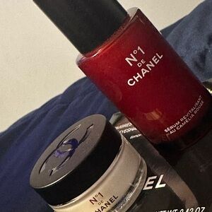 CHANEL N°1 Revitalizing Serum and Creme Set